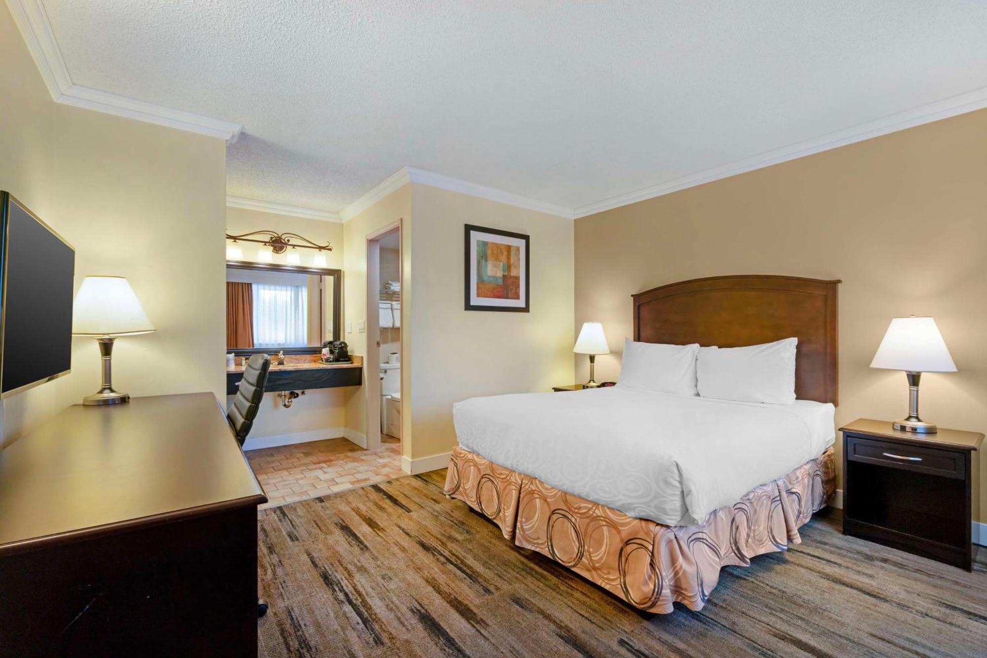 Best Western Plus Burnaby Hotel Екстер'єр фото