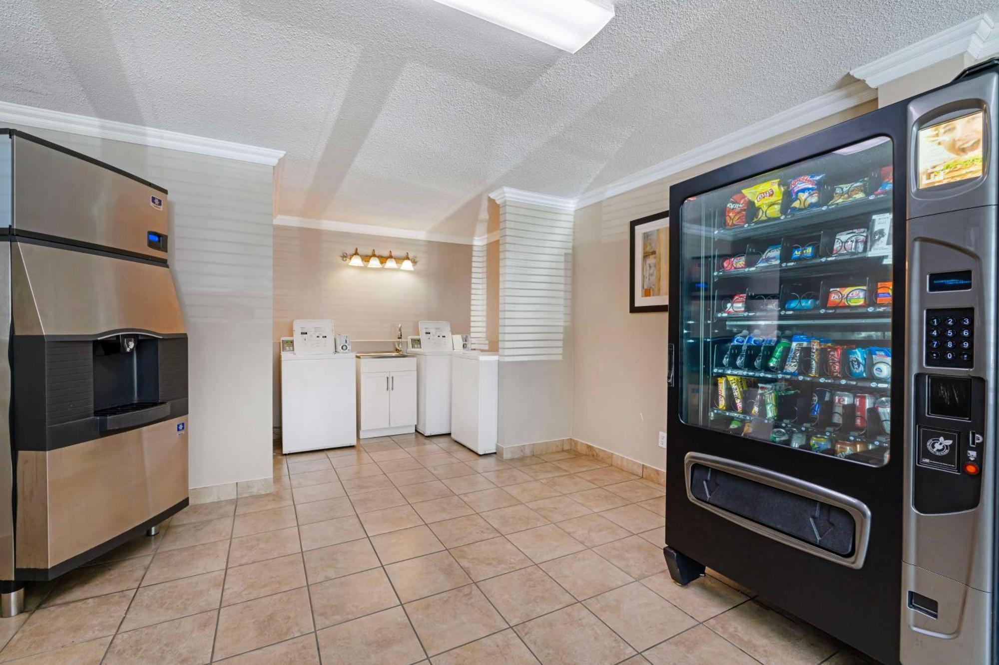 Best Western Plus Burnaby Hotel Екстер'єр фото