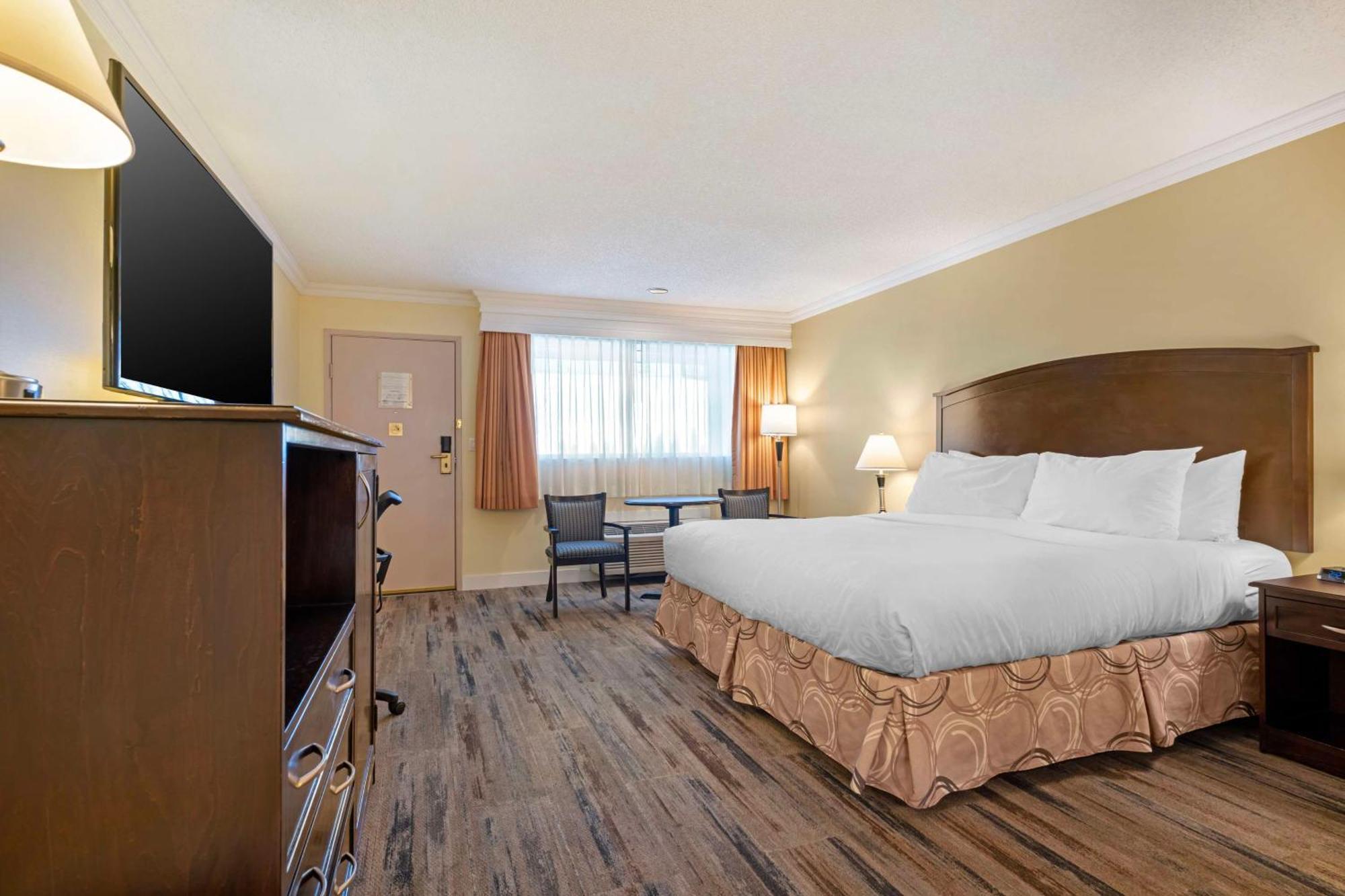 Best Western Plus Burnaby Hotel Екстер'єр фото