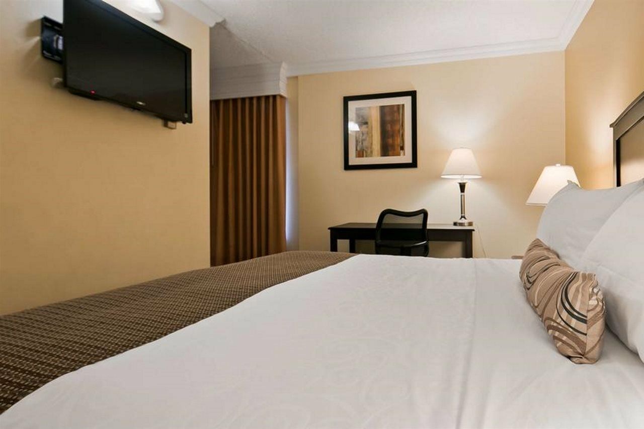 Best Western Plus Burnaby Hotel Екстер'єр фото